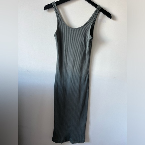 Aritzia Wilfred Free Ribbed Midi Dress - Picture 2 of 7